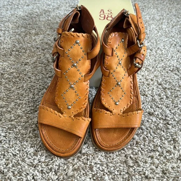 A.S.98 Hera’s Path Sandals, Size 40, Tan with Metal Embellishments. GENTLY used. - Picture 3 of 9